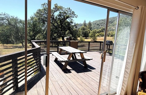 Wishon House | 3-bedroom house in peaceful Sierras on 4.5 acres along road to Bass Lake