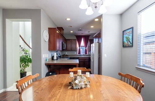 Tulare House | 3-bedroom house in Tulare with washer and dryer