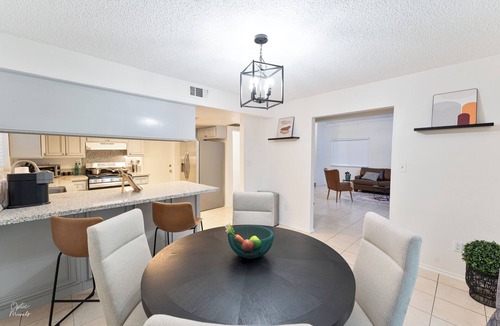 Pumpkin Center House | 3-bedroom house in gorgeous Bakersfield with Balcony & Large Yard