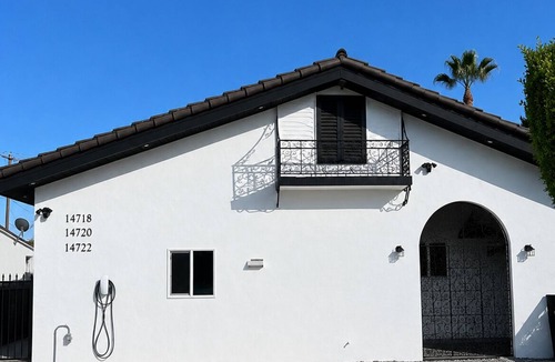 Van Nuys House | 3-bedroom house in fantastic Los Angeles with AC and comfort share swimming pool
