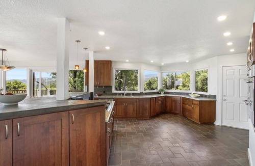 Central Portola Valley House | 3-bedroom house in delightful Portola Valley
