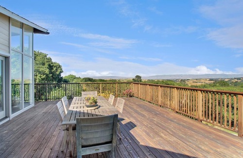 Central Portola Valley House | 3-bedroom house in delightful Portola Valley