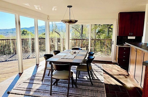 Central Portola Valley House | 3-bedroom house in delightful Portola Valley
