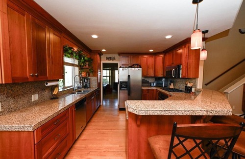 Friant House | 3-bedroom Lake House on Millerton Lake! Strong wifi and close hiking trails.