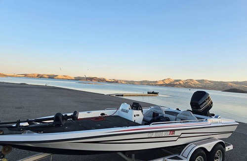 Friant House | 3-bedroom Lake House on Millerton Lake! Strong wifi and close hiking trails.