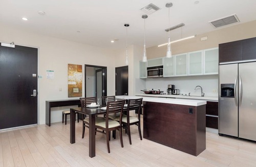 Downtown Los Angeles Apartment | 3 Bedroom Lux Skyline Penthouse DTLA High-Rise Apartment