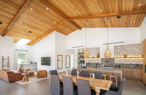 Agoura Hills House | 3-bedroom Mountain-View Farmhouse Ranch Retreat in the Santa Monica Mountains