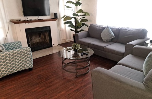 Beverly Hills Apartment | 3 bedroom plus 2 baths in Beverly hills