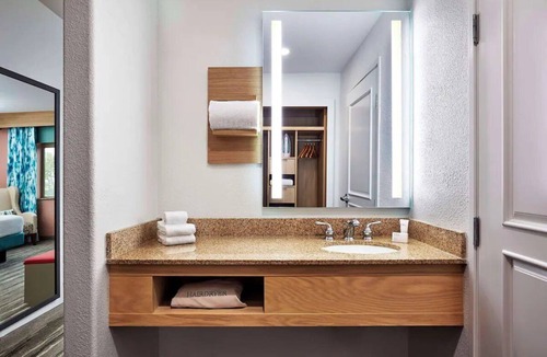 Pismo Beach Hotel | 3 Classic Units of 2 Queens Room| Pool, Free Parking, 1.5 mi to Pismo Beach Pier