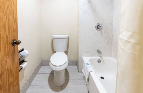 Corcoran Hotel | 3 Convenient Guest Rooms w/Seating Area Near J G Boswell Community Park