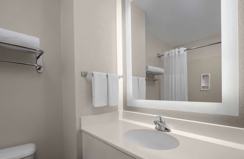 Snail Hotel | 3 Executive Suites | 1 Bed Each | Sunnyvale Location