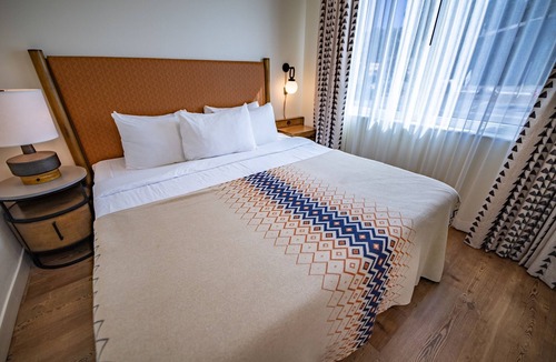 Mammoth Lakes Hotel | 3 Family Alpine Units with Pool Access Near Mammoth Mountain & Scenic Trails