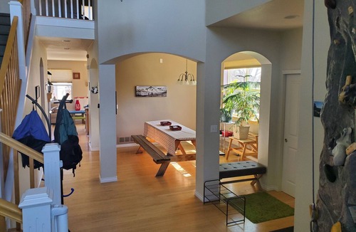 Lyons House | 3 Level House: 4 Bdrm/3.5 bath: Sleeps 8 n+2-4 possiblen-180 day minimum