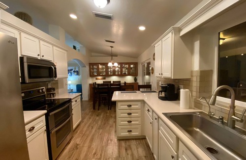 Lake Havasu City House | 3 Master Suites King Beds Jacuzzi Pool + Casita Yard RV Boat parking Firept Pets