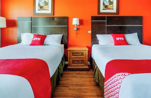 Ridgecrest Hotel | 3 Private Rooms with Cable TV & Refrigerator Near Death Valley and Sequoia Park