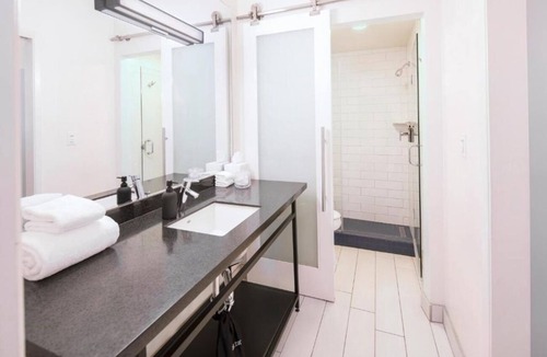 Venice Hotel | 3 Romantic Ocean-View Escape in the Heart of Venice | King Suite with Breakfast