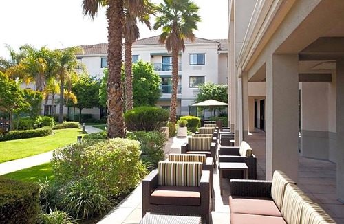 Oakland Hotel | 3-Star Hotel ∙ Courtyard by Marriott Oakland Airport