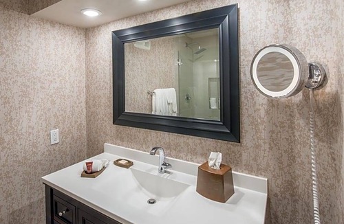 Barron Park Hotel | 3-Star Hotel ∙ The Creekside Inn