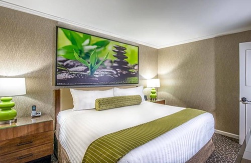 Barron Park Hotel | 3-Star Hotel ∙ The Creekside Inn