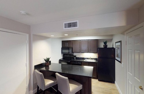 Brea Hotel | 3 Units: One-Bedroom Suite w/Full Kitchen: Walk to Brea Hiking Trails