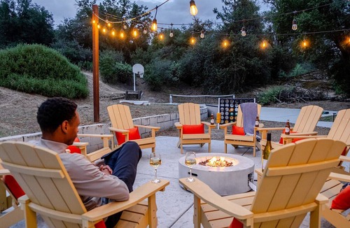 Oakhurst House | 30 Mins to Yosemite | Modern Group Retreat & Games