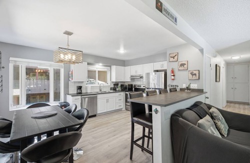 South Lake Tahoe Condo | 37 Villa Tahoe - Cozy & Stylish Condo - Walkable to the Lake - On 2 Bus Routes