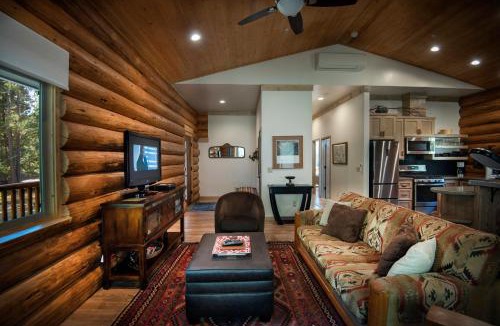 North Wawona Ski Chalet | (38) The Mini Cabin at The Redwoods In Yosemite