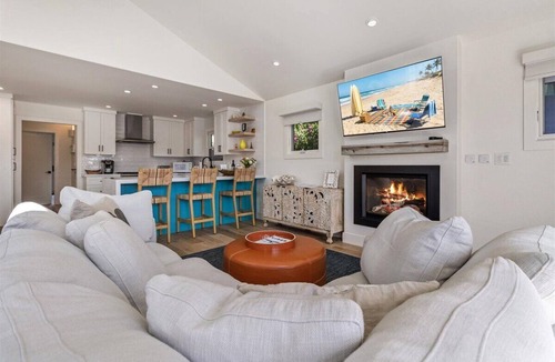 Capitola House | 3868 Emerald House ~ Quiet Street, Walk to Beaches