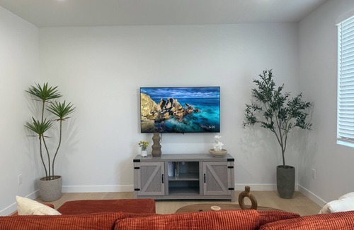 Valinda House | 3B2.5B Brand new Modern Spacious Hlf Hr Disneyland