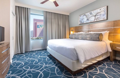 Las Vegas Resort | 3BD/2Bath - Gorgeous Desert Blue Resort in Las Vegas! Deluxe Unit!