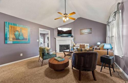 Stockbridge House | 3BR 2BA Home Near Piedmont Hospital & Amphitheater