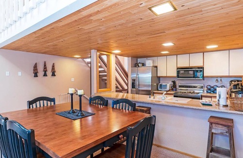 Incline Village Condo | 3BR/2BA Incline Village condo w pool, fireplace