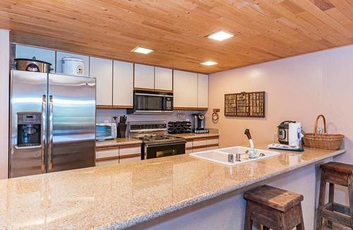 Incline Village Condo | 3BR/2BA Incline Village condo w pool, fireplace