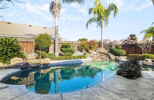 Raisin House | 3BR Family Home with Pool and Hot Tub