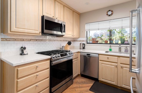 West Menlo Park House | 3BR Near Stanford, Bonus Room, No Check-Out Chores