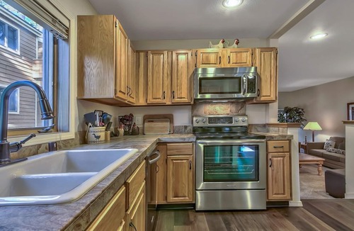 Incline Village Condo | 3BR @ No. Lake Tahoe - HOT TUB & Sauna - Ski Lease Possible - Incline Village