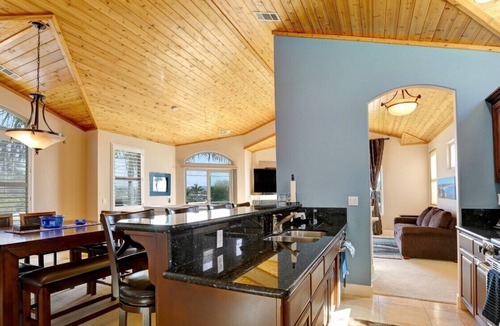 Downtown House | 3BR One block to Beach!