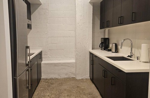 Downtown Los Angeles Hotel | 3BR Penthouse | Winfield Lofts | Full Kitchen | City Views