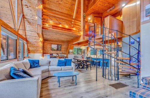 Tahoe City House | 3BR Tahoe Cabin in the Trees with Hot Tub