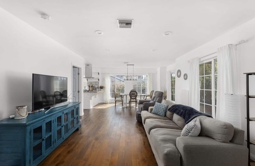 Bakersfield House | 3brm Spanish Cottage remodeled