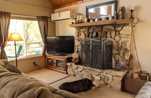 Wishon Cabin | 3min to Bass Lake: Yosemite Retreat Cabin, 2-Story, Forest, Boat Parking