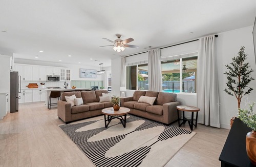 Visalia House | 4+2 with a fenced in pool, large yard, feel right at home!