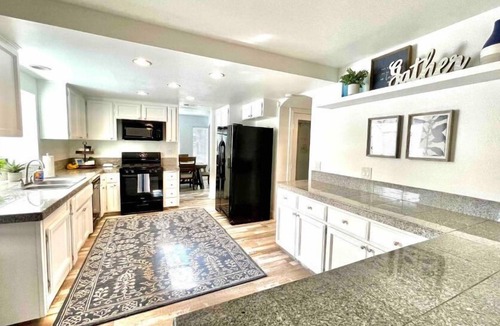 Clovis House | 4 bd 2.5 ba Near.Buchanan HS with pool; sleeps 11