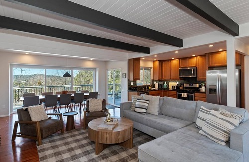 Cedar Glen House | 4 Bd Modern Lakehouse Retreat w/Stunning Lake Views