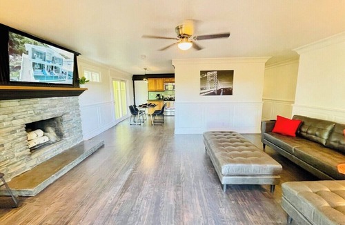 West University House | 4-Bedroom/6TVs/Sleeps 15/Pet OK