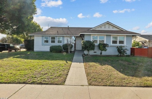 Sun Valley House | 4-bedroom house in Los Angeles with pool.
