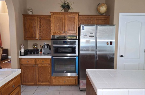 Raisin House | 4-bedroom pool house in Fresno, hub for all California destinations &attractions