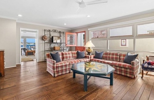 Newport Beach Apartment | 4 Bedroom Single family 458992 by Houzlet
