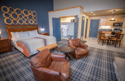 Mammoth Lakes Hotel | 4 Charming Alpine Units Near Devils Postpile & Sherwin Lakes for Exploration