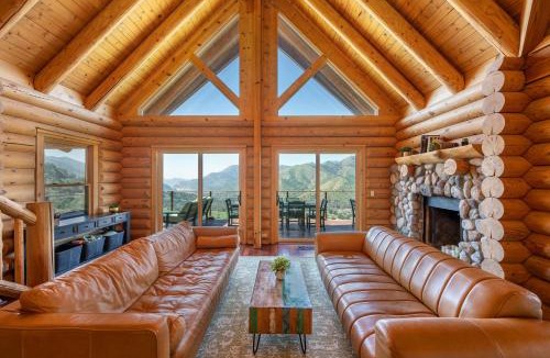 Three Rivers House | 4 Kings Log Cabin 150 Acres Spectacular Views